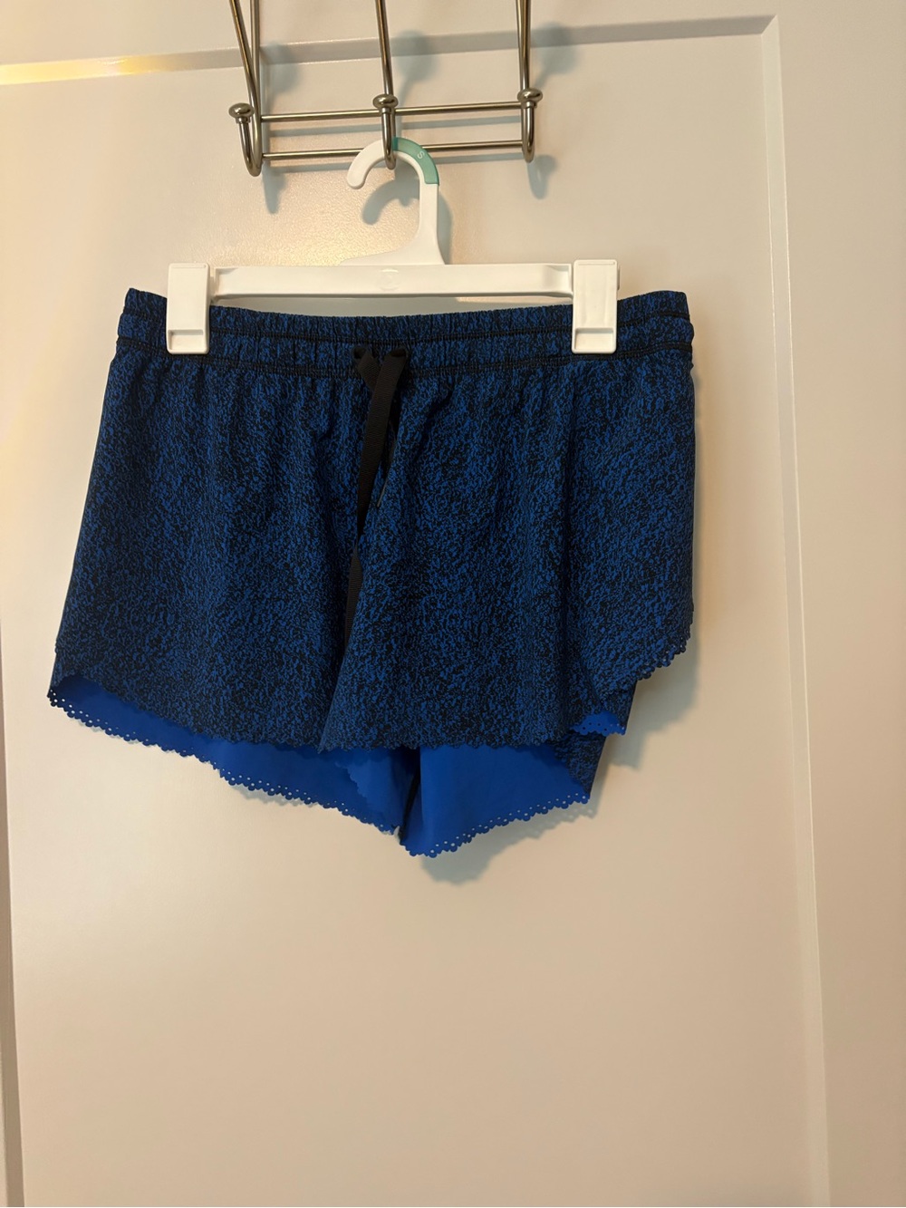 Lululemon Hit It Shorts Circuit
Cerulean Blue 3.5" Size 6